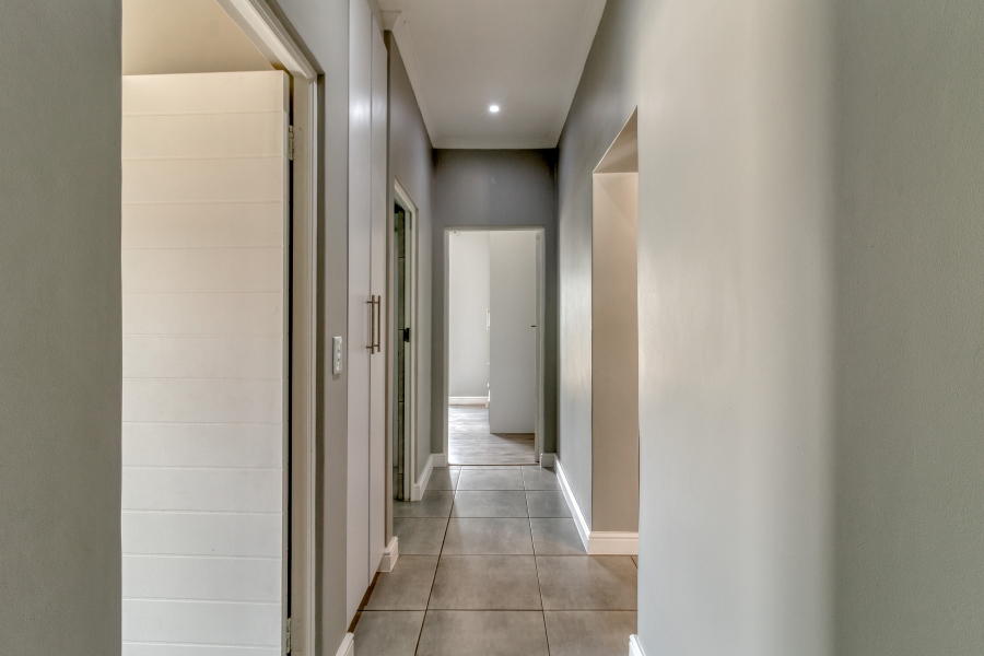 4 Bedroom Property for Sale in Aan de Wijnlanden Western Cape